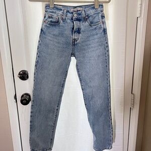 Levi's Wedgie Straight Ankle